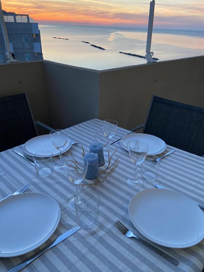 Ferienwohnung Tramonto In Baia Pesaro Exterior foto